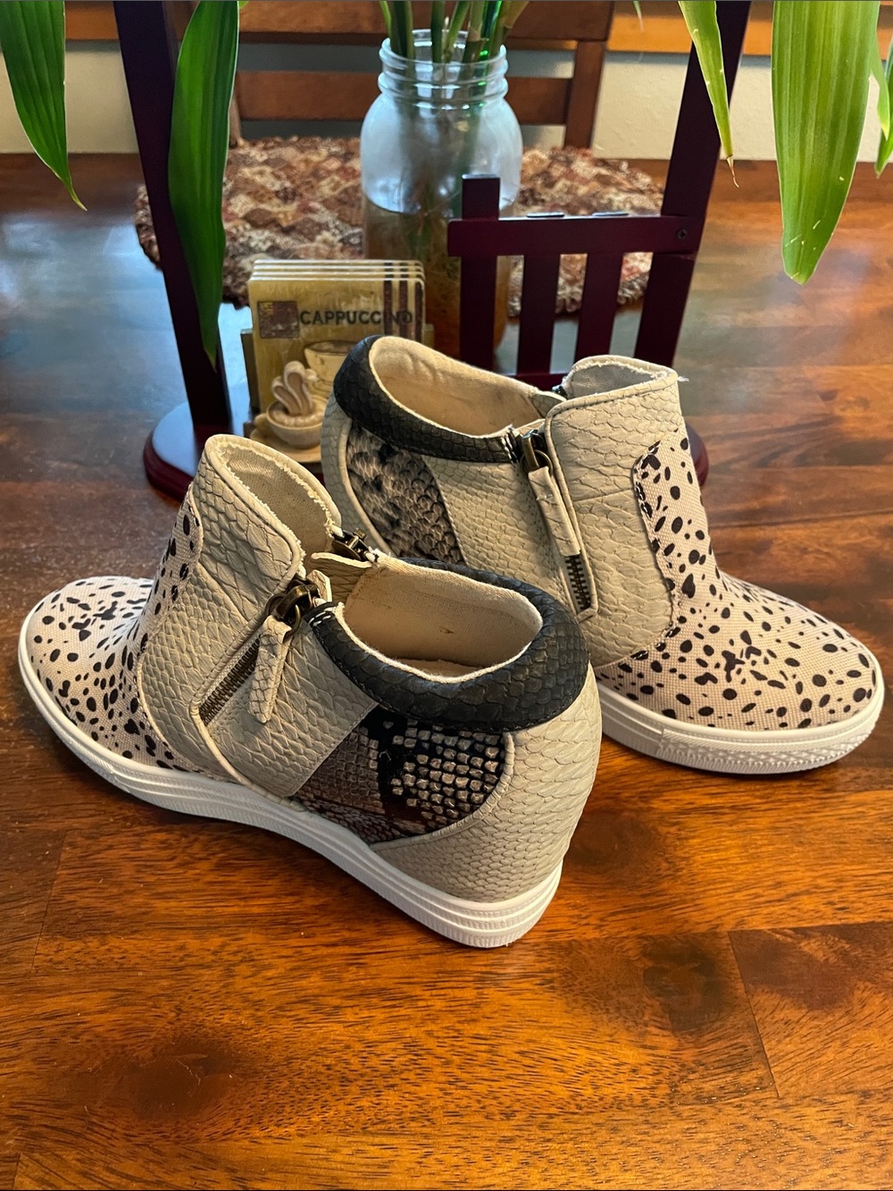 NOT RATED Tinaya Hidden Sneaker Wedge Women’s 7.5 EUR 38.5 Off White Brown Black - Picture 3 of 8